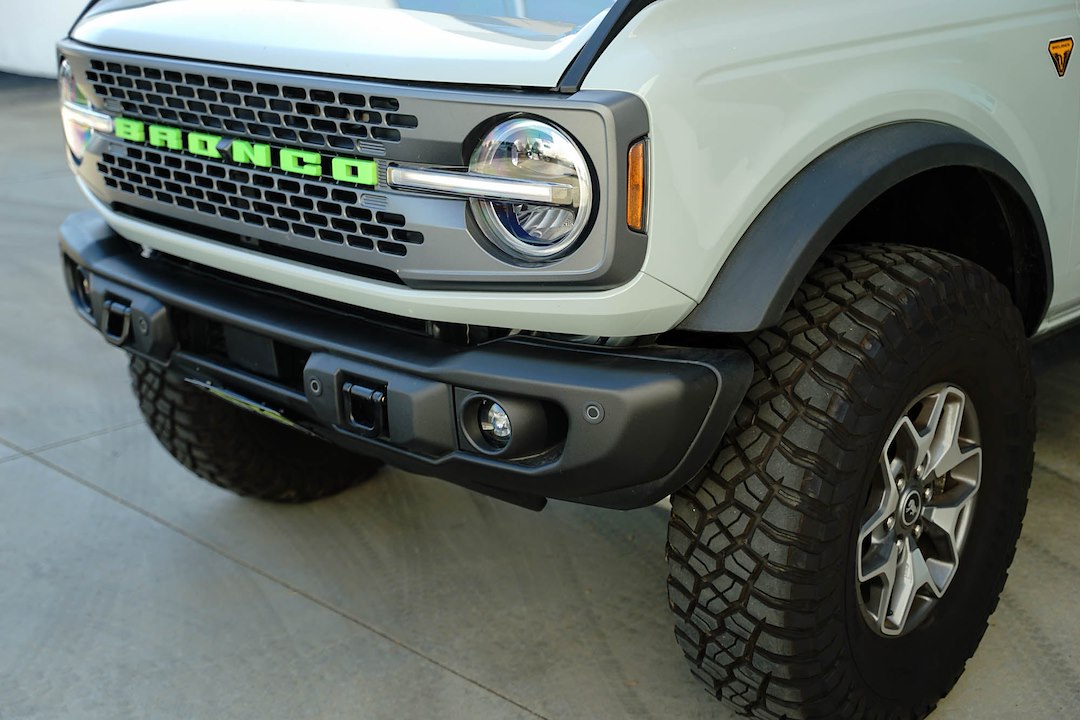 Dv8 Offroad Lpbr-05 License Plate Relocation Kit||bronco-Capable-Bumper-Slanted-Front-License-Plate-Mount_Installed_7.Jpg||95||dv8lpbr05||1628079