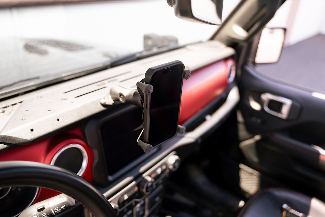 Dv8 Offroad Dmjl-01 Cell Phone Mount Plate||wrangler-Jl-_-Gladiator-Jt-Digital-Device-Dash-Mount_Installed-3.Jpg||94||dv8dmjl01||1626922
