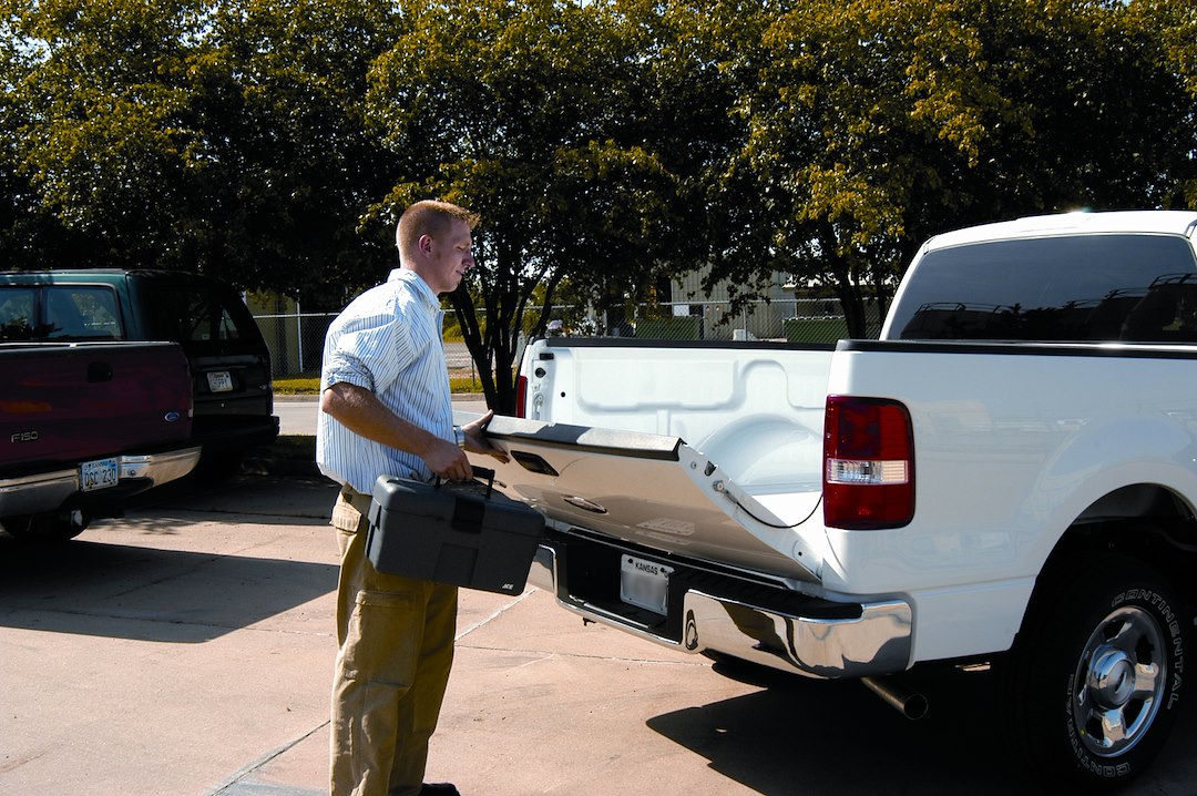 Hopkins Mfg Easylift Tailgate Assist||easy Lift Iu.Jpg||86||h22easylift||1285016