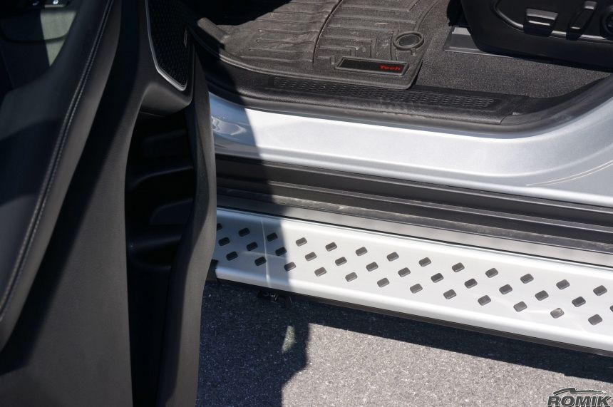 Product of Romik USA 61317418 RAL Series Running Board