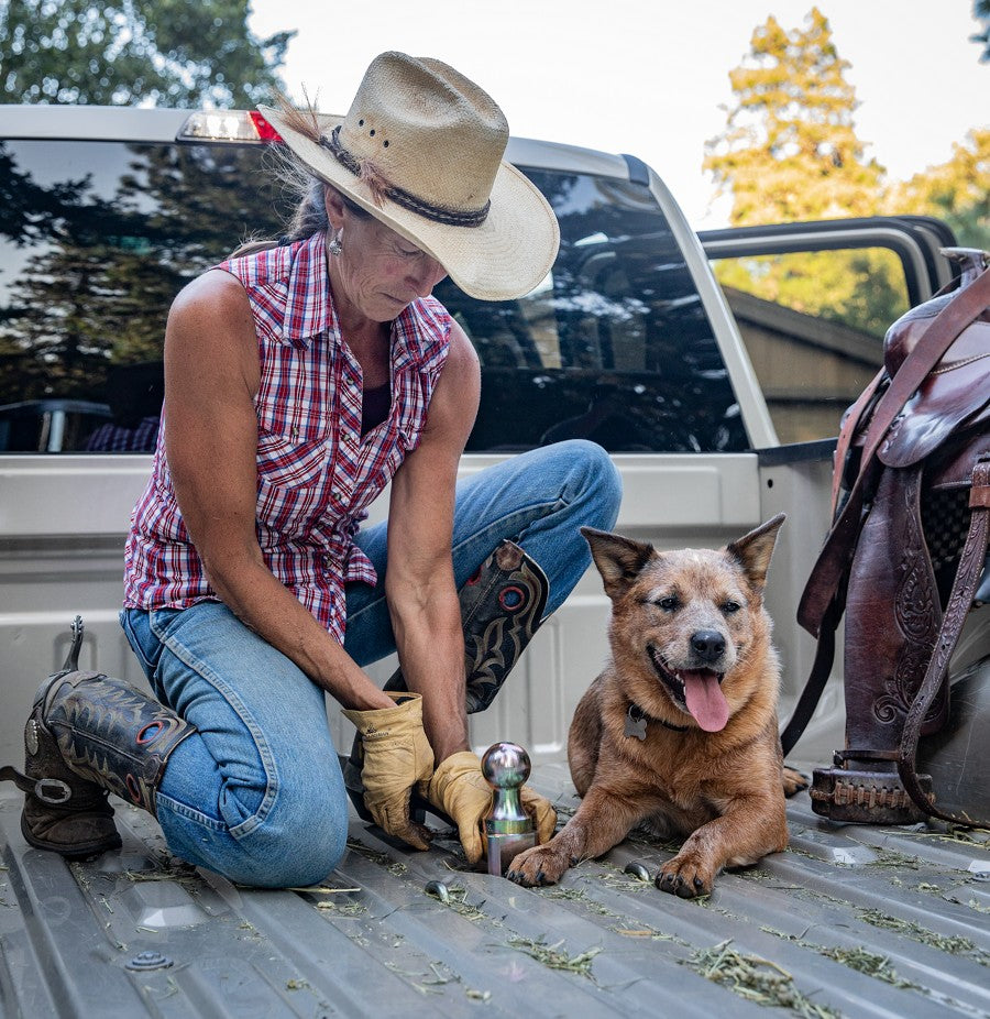 B&W Trailer Hitches Gnrm1394 Gooseneck Trailer Hitch Rail||gooseneck Trailer Hitch Lifestyle_1.Jpg||88||b94gnrm1394||1746794