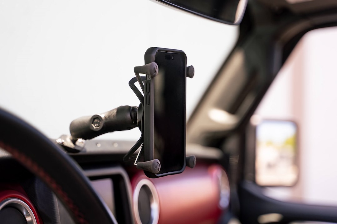 Dv8 Offroad Dmjl-01 Cell Phone Mount Plate||wrangler-Jl-_-Gladiator-Jt-Digital-Device-Dash-Mount_Installed-2.Jpg||93||dv8dmjl01||1626919