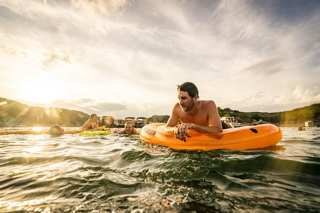 Airhead Ahpf-067 Float Tube||airhead_Lifestyle_Austin_21_ Pool Lake River -3.Jpg||95||a4mahpf067||1187610