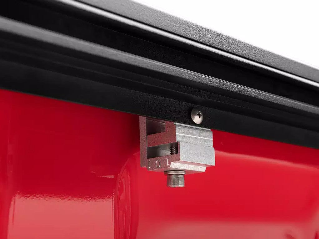 Roll-N-Lock 133m-Xt Tonneau Cover||845m-Xt_11.Jpg||95||r75133mxt||2330335