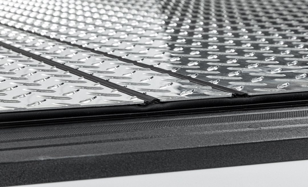 Access Covers B2040059 Tonneau Cover||lomax_Finish_Diamond_Plate.Jpg||86||a74b2040059||1725088