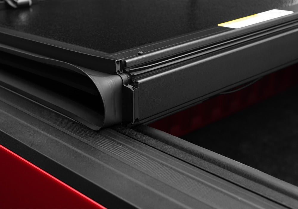 Undercover Ax12022 Tonneau Cover||uc_Armorflex_2019-Chevy-Red_Details_04hinge.Jpg||87||u19ax12022||933891