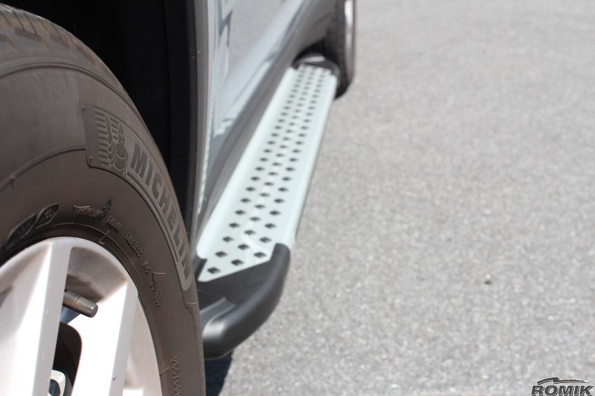 Product of Romik USA 61318418 RAL Series Running Board