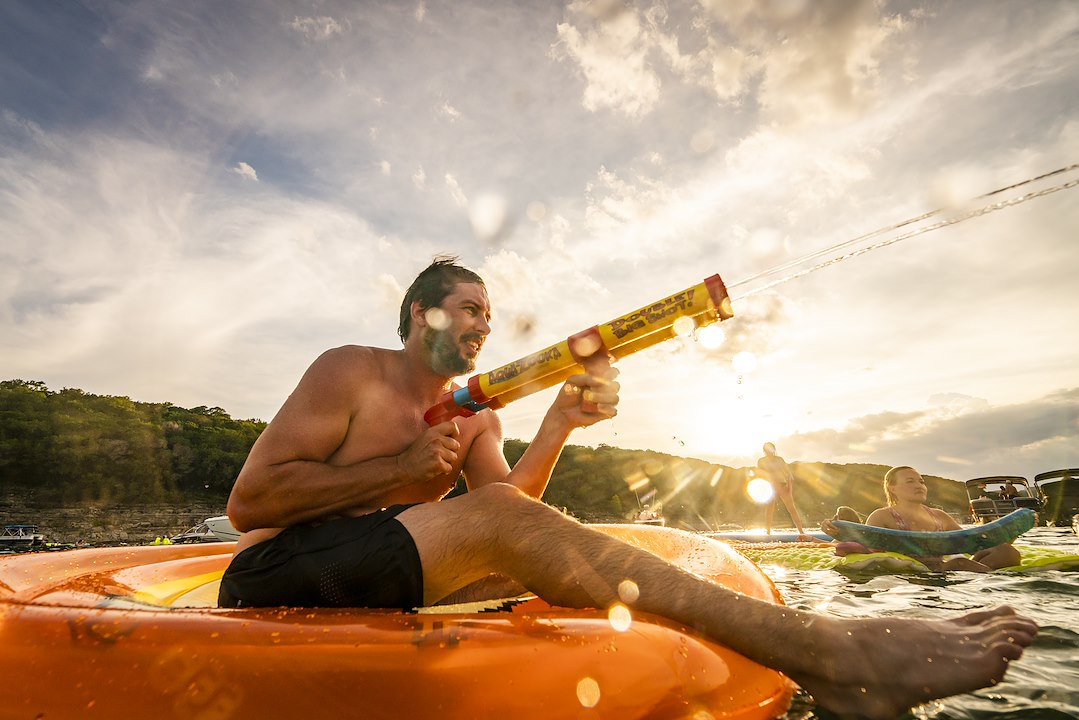 Airhead Ahpf-067 Float Tube||airhead_Lifestyle_Austin_21_ Pool Lake River -5.Jpg||95||a4mahpf067||1307890