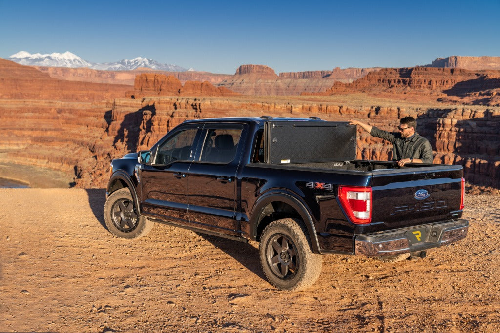 Undercover Ax22030 Tonneau Cover||uc_Armorflex_21ford-F150_Dkblue_Ejs_04_Rt.Jpg||95||u19ax22030||1531285