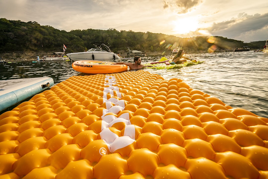 Airhead Ahpf-067 Float Tube||airhead_Lifestyle_Austin_21_ Pool Lake River -8.Jpg||95||a4mahpf067||1060585