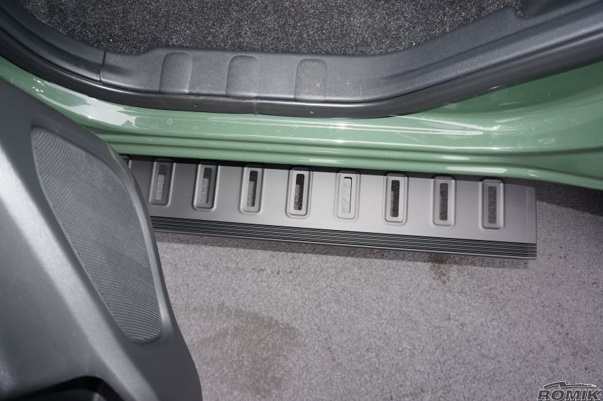 Product of Romik USA 81823419 ROF-T Series Running Board