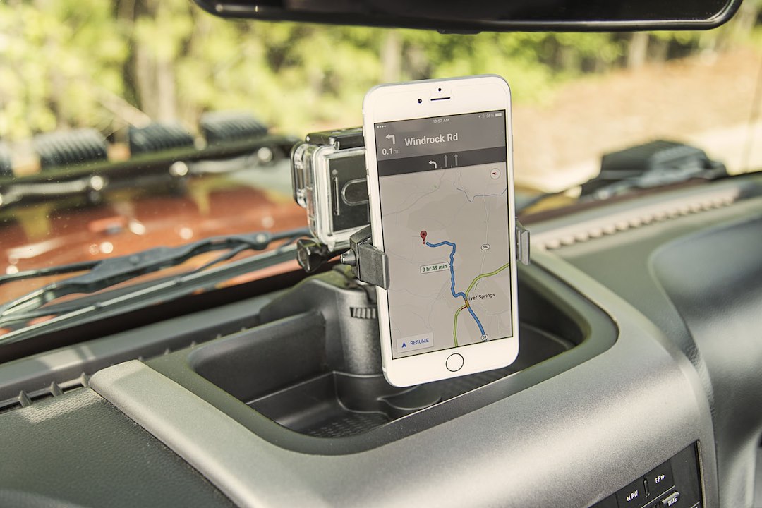 Rugged Ridge 13551.16 Cell Phone Mount||13551_16_Lifestyle1.Jpg||91||o311355116||1568537