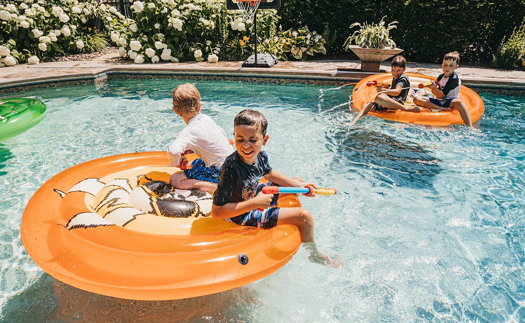 Airhead Ahpf-067 Float Tube||airhead_Lifestyle_Wisconsin_21e_Pool Lake River -22.Jpg||95||a4mahpf067||1102019