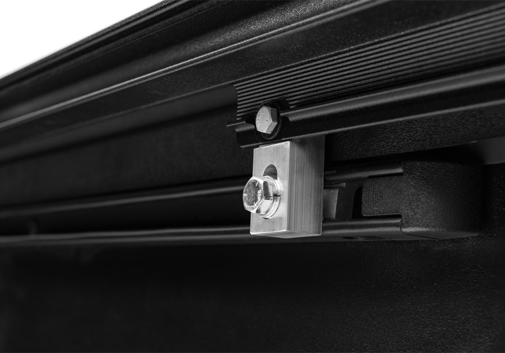 Retrax T-80842 Tonneau Cover||rtxrx_Proxr_Tacoma_W-Yakima-Bars_Details_01clamp.Jpg||91||rtxt80842||896117