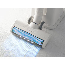 Magic Chef Mcvpro+mcvtower Vacuum Cleaner||cordless Vacuum Inuse Lighted.Jpg||89||mgcmcvpromcvt||1721872