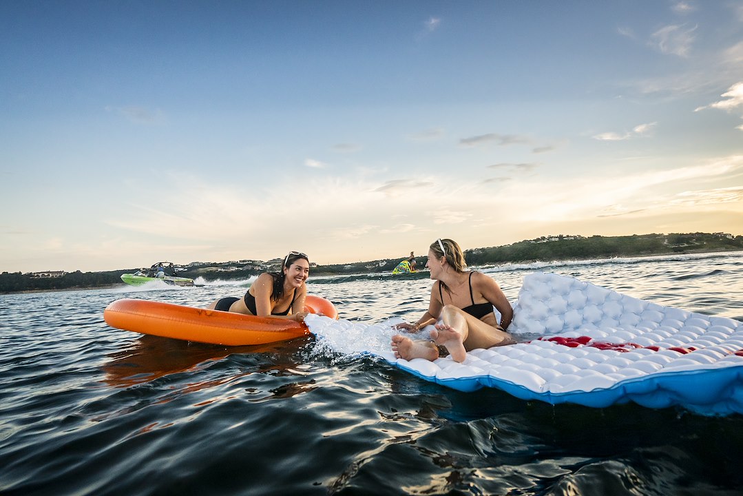 Airhead Ahpf-067 Float Tube||airhead_Lifestyle_Austin_21_ Pool Lake River -29.Jpg||95||a4mahpf067||1347317