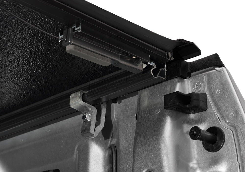 Undercover Fx21029 Tonneau Cover||uc_Flex_17fordf150_Silver_Latchdetail.Jpg||88||u19fx21029||1011694