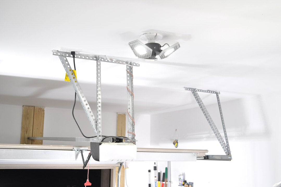 Stkr Concepts 00342-2 Interior Light - Led||stkr_Trilight_In_Garage-2.Jpg||94||s8k003422||1297170