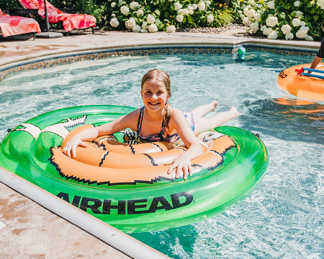 Airhead Ahpf-067 Float Tube||airhead_Lifestyle_Wisconsin_21e_Pool Lake River -15.Jpg||95||a4mahpf067||1351327