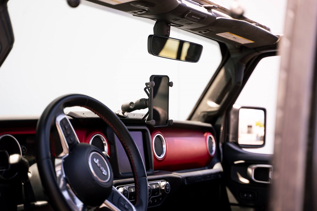 Dv8 Offroad Dmjl-01 Cell Phone Mount Plate||wrangler-Jl-_-Gladiator-Jt-Digital-Device-Dash-Mount_Installed-1.Jpg||92||dv8dmjl01||1626912