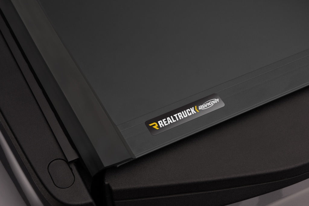 Undercover Ux82000 Tonneau Cover||uc_Ultraflex_17-Ridgeline_Gray_Details06-Badge2_Rt.Jpg||94||u19ux82000||1528509
