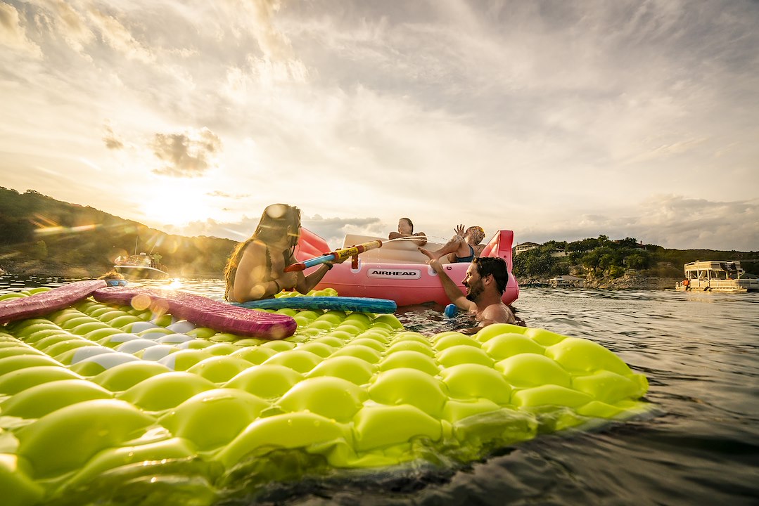 Airhead Ahpf-067 Float Tube||airhead_Lifestyle_Austin_21_ Pool Lake River -11.Jpg||95||a4mahpf067||1054097