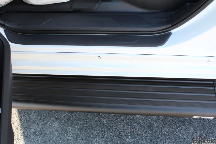 Product of Romik USA 21728419 RB2 Series Running Board