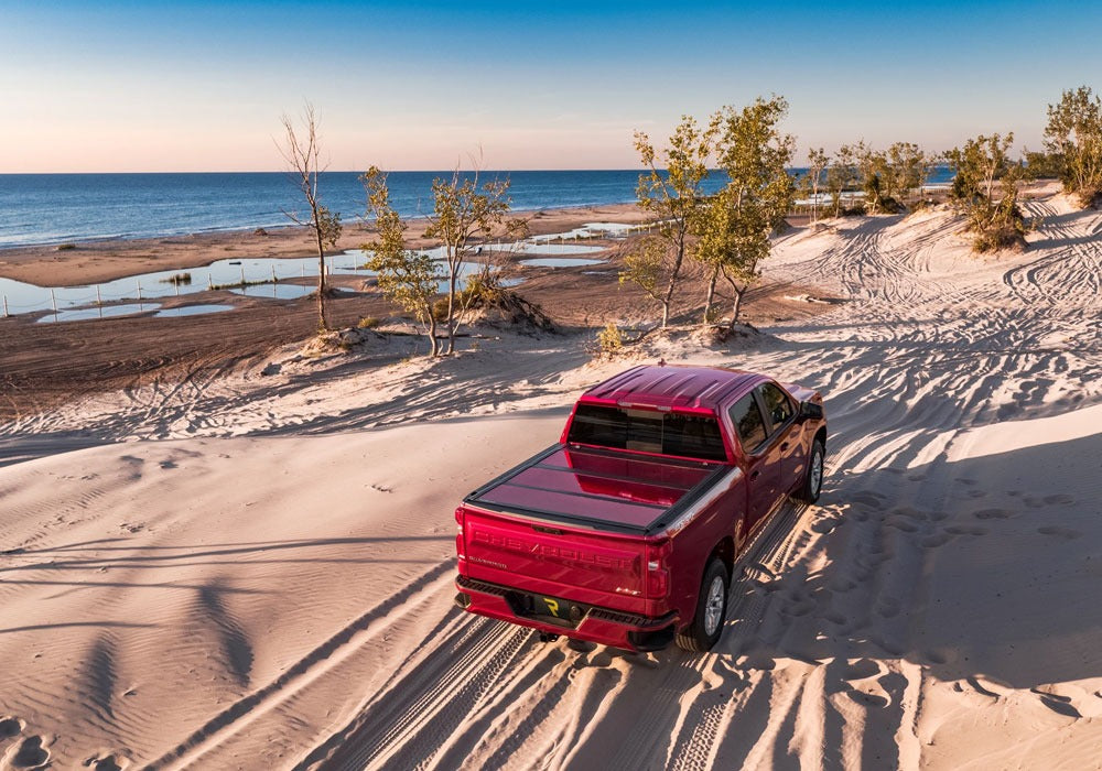 Undercover Ar12022l-G1w Tonneau Cover||undercover-Fusion-2019-Chevrolet-Silverado-Red-Dunes-Lifestyle-06.Jpg||95||u19r12022lg1w||1701996