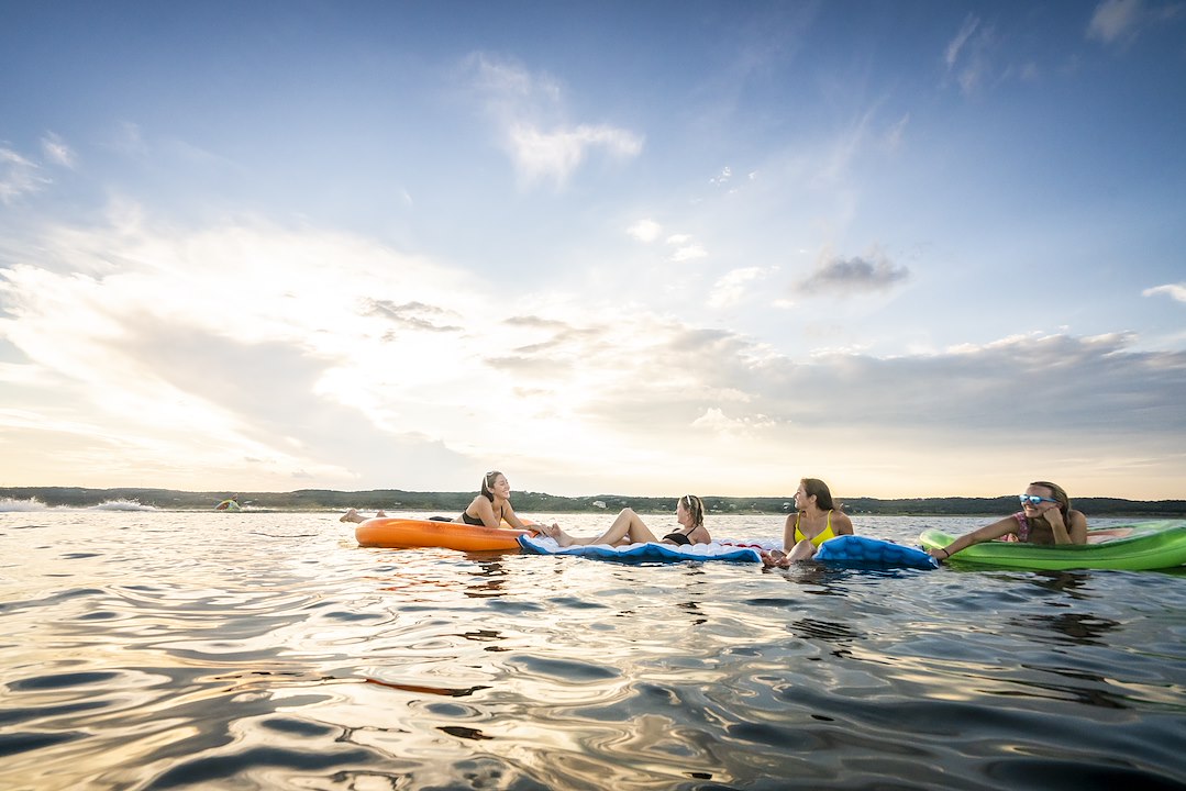 Airhead Ahpf-067 Float Tube||airhead_Lifestyle_Austin_21_ Pool Lake River -25.Jpg||95||a4mahpf067||877850