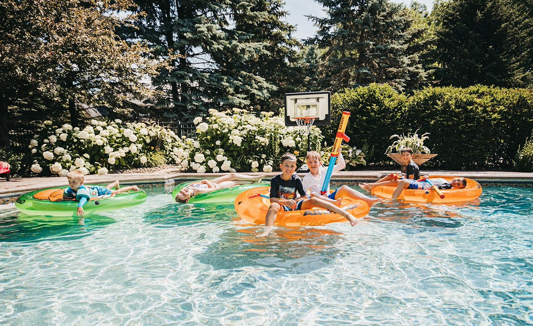 Airhead Ahpf-067 Float Tube||airhead_Lifestyle_Wisconsin_21e_Pool Lake River -23.Jpg||95||a4mahpf067||985280