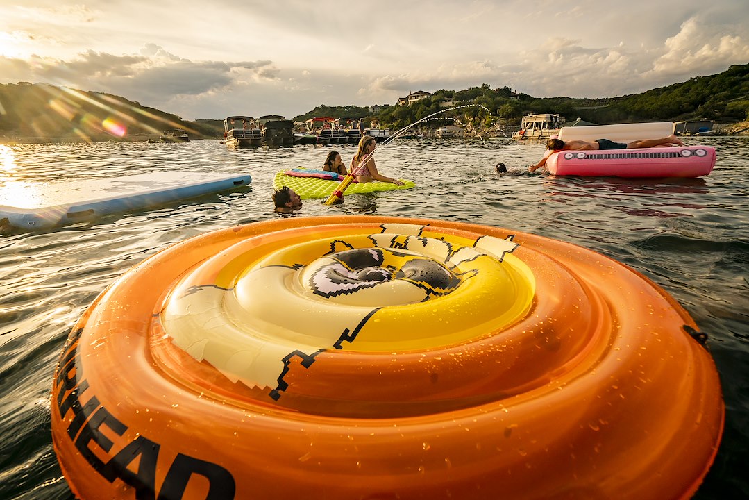 Airhead Ahpf-067 Float Tube||airhead_Lifestyle_Austin_21_ Pool Lake River -6.Jpg||95||a4mahpf067||1120129