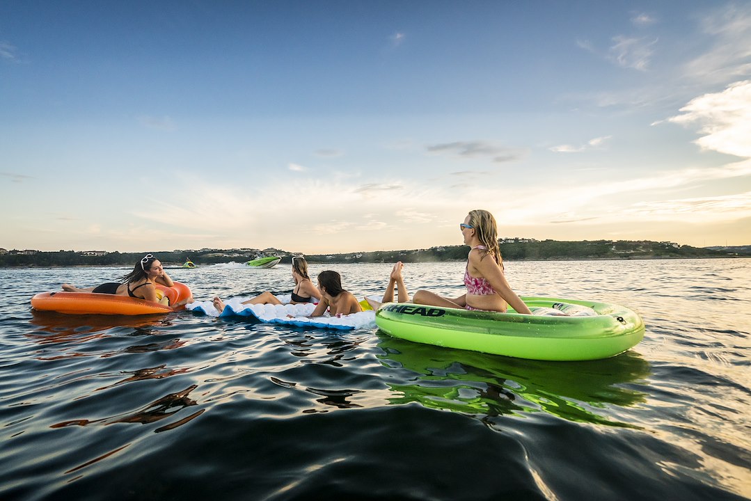 Airhead Ahpf-067 Float Tube||airhead_Lifestyle_Austin_21_ Pool Lake River -30.Jpg||95||a4mahpf067||1175702