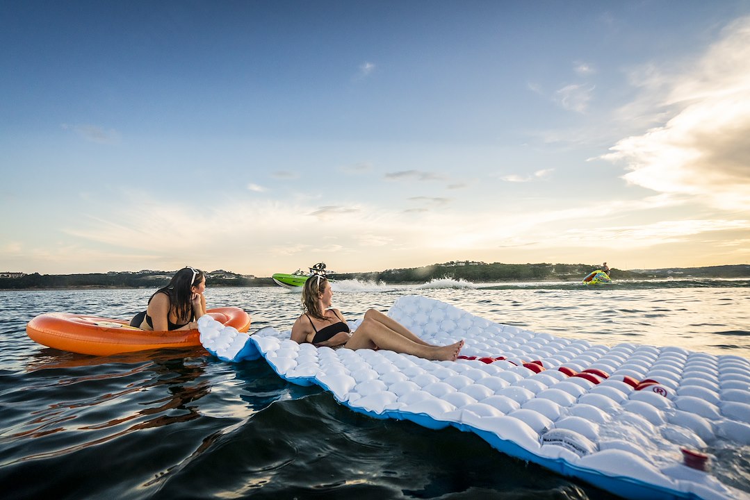Airhead Ahpf-067 Float Tube||airhead_Lifestyle_Austin_21_ Pool Lake River -28.Jpg||95||a4mahpf067||1304172