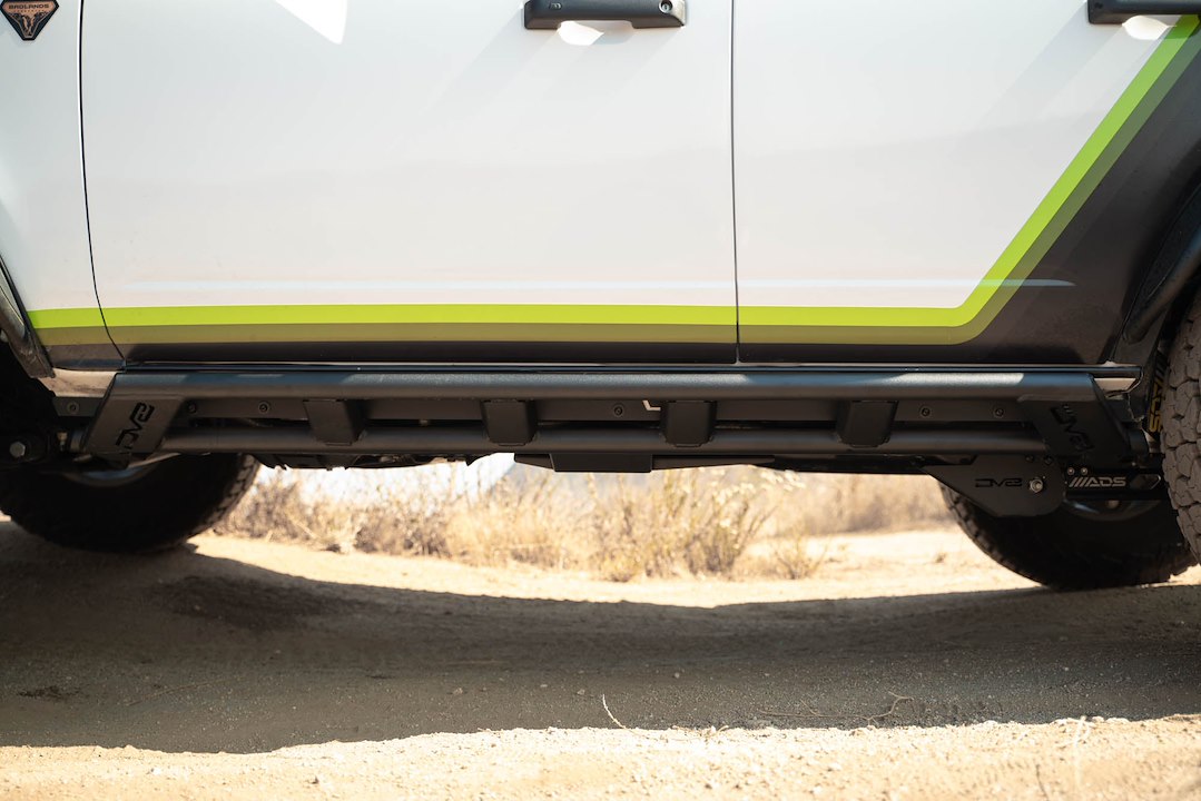 Dv8 Offroad Srbr-07 Rocker Panel Guard||2021-2024-Ford-Bronco-4-Door-Rock-Sliders-Installed-11.Jpg||95||dv8srbr07||1629200