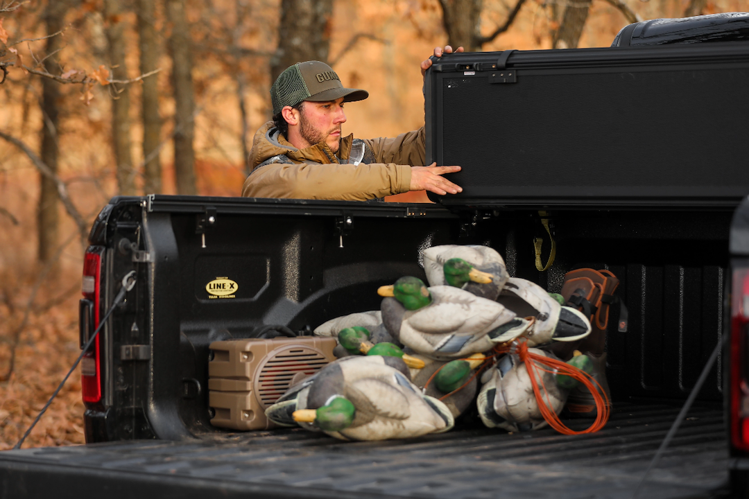 Product of Leer HF650M 650345 Tonneau Cover