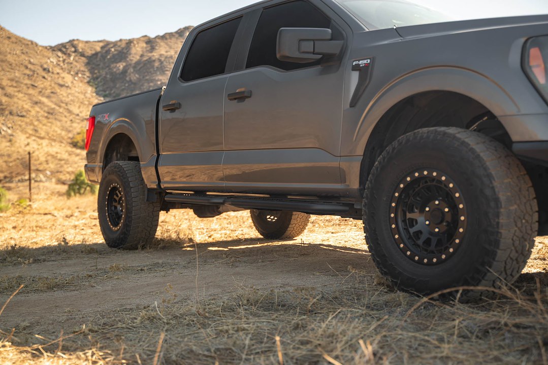 Dv8 Offroad Srff1-01 Nerf Bar||ford-F-150-Crew-Cab-Oe-Plus-Side-Ste-Installed-2.Jpg||90||dv8srff101||1687503
