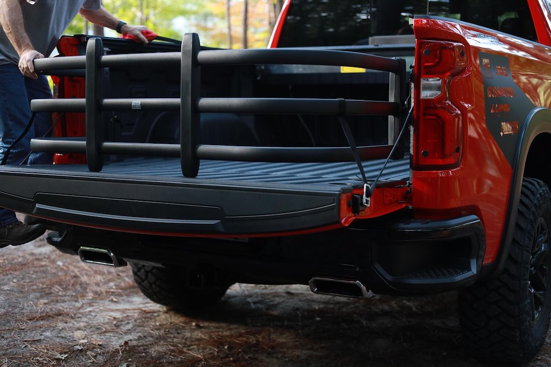 Amp Research 74841-01a Bed Extender||amp_74841-01a_19silverado_Lifestyle.Jpg||90||amp7484101a||1672712
