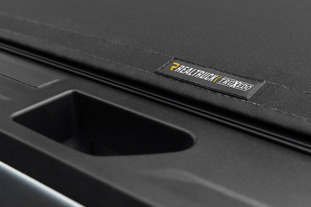 Truxedo 1450001 Tonneau Cover||tx_Prox15_20gmc_Sierra_Details_05badge_Rt.Jpg||94||t701450001||1544769