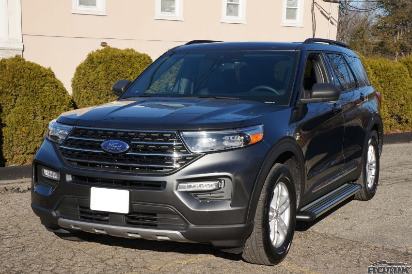 Product of Romik USA 22392418 RB2 Series Running Board