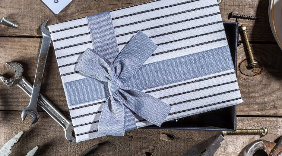 2023 Gift Guide Top Picks for Dads and Grads