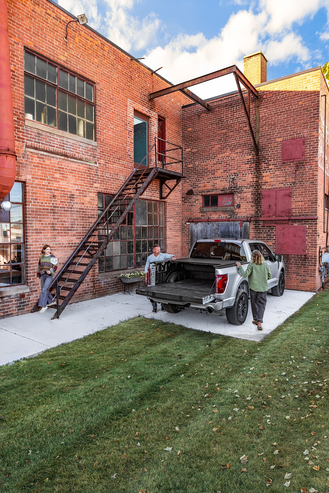 Product of Retrax R-T-80378 Tonneau Cover