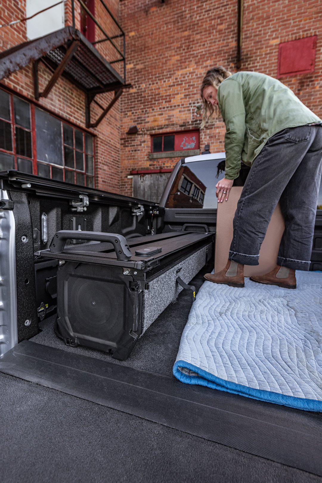 Product of Retrax R-T-80378 Tonneau Cover