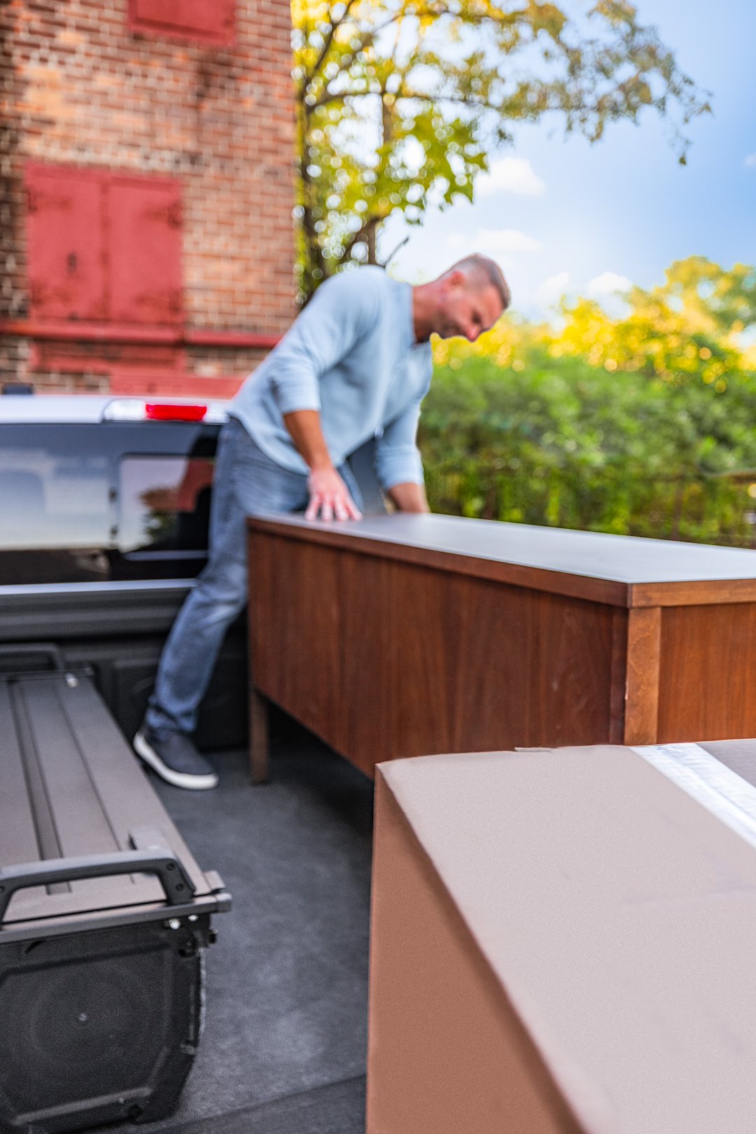 Product of Retrax R-T-80378 Tonneau Cover