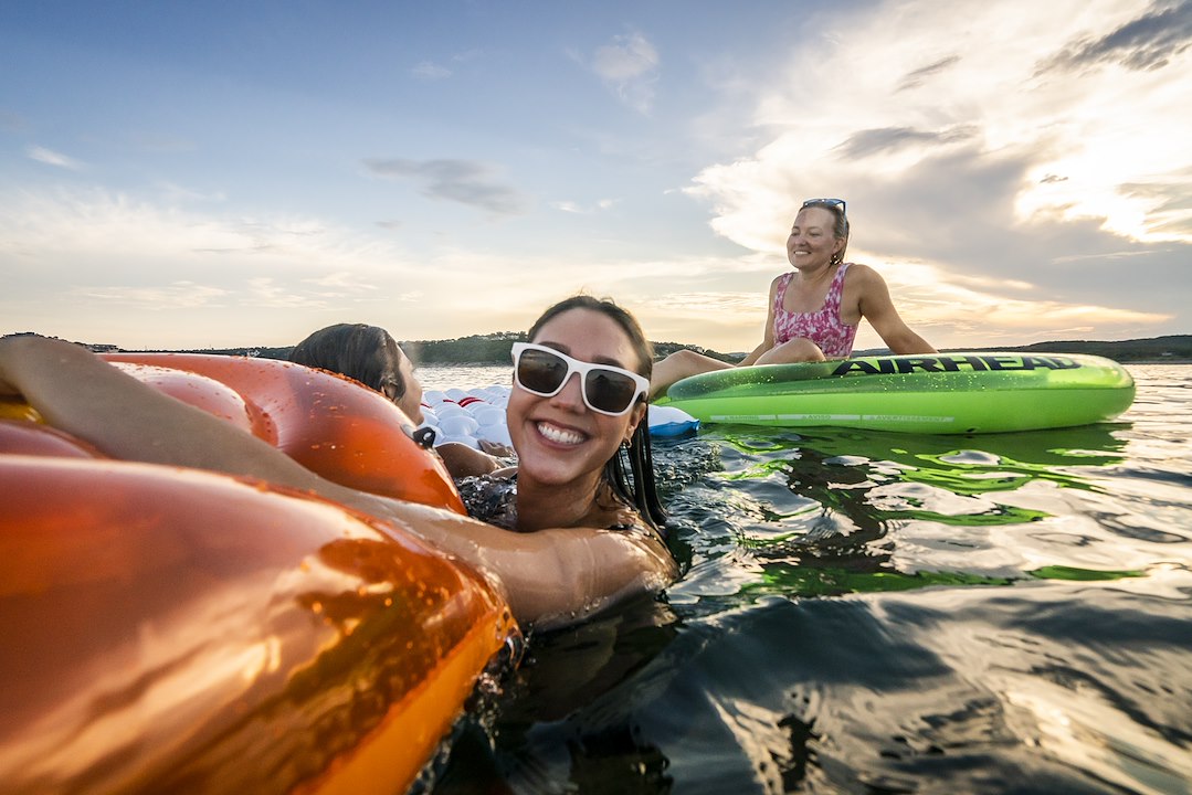 Airhead Ahpf-067 Float Tube||airhead_Lifestyle_Austin_21_ Pool Lake River -32.Jpg||95||a4mahpf067||1169442