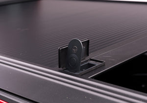 Retrax 60842 Tonneau Cover||rx_Onemx_Toyota-Tacoma_Red_Details_03keylock-Handle.Jpg||91||rtx60842||1360340