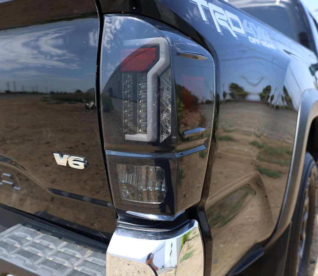 Product of Winjet CTWJ-0466-BS Tail Light Assembly 