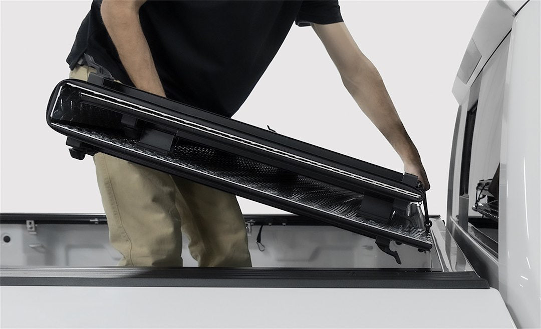 Access Covers B6040049 Tonneau Cover||lomax_Feature_Easy_Removal.Jpg||90||a74b6040049||1775030