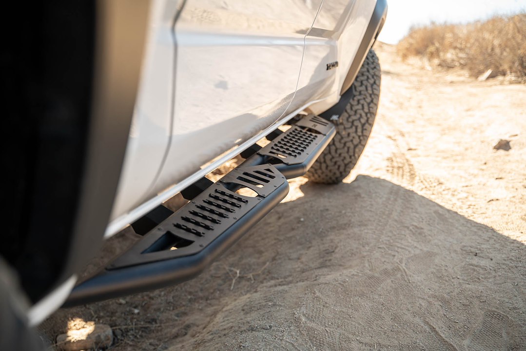 Dv8 Offroad Srtt1-03 Nerf Bar||srtt1-03_Installed-01.Jpg||90||dv8srtt103||1687516
