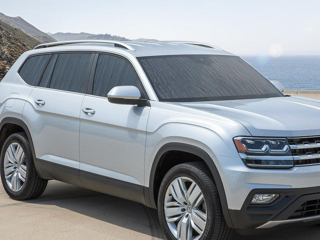 Weathertech (Usa) Ts1491 Windshield Shade||mkt_20230802_Vw_Atlas_20_Sunnybuddy_Sunshade_Black_Side_Installed_Shades_V1_Original File.Jpg||85||w24ts1491||1675954