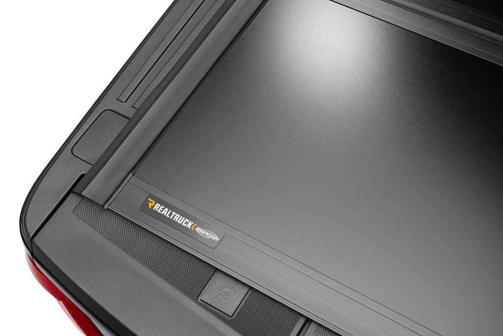 Undercover Ux22029 Tonneau Cover||uc_Ultraflex_21ford-F150_Details_1badge_Rt.Jpg||95||u19ux22029||1529461